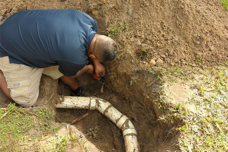 MassFlo technician Wellington performing a professional sewer line repair in a Sarasota, FL residential yard